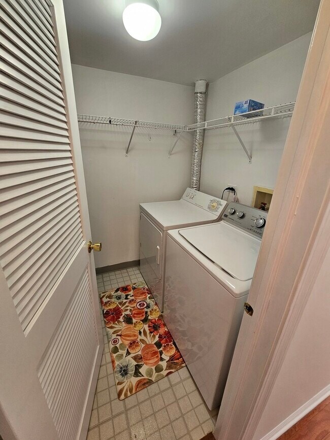 Foto del edificio - 1327 Sugar Ct