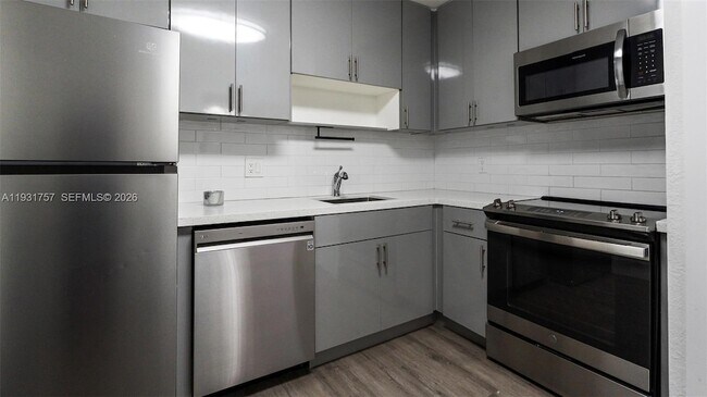 Foto del edificio - 4158 Inverrary Dr