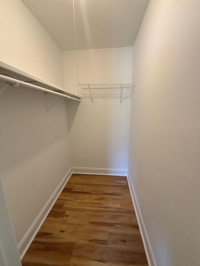 Building Photo - 2 Bed 2 Bath Coming Soon!