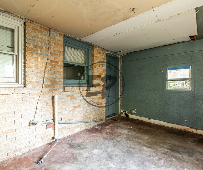 Building Photo - 2412 Fort Ave