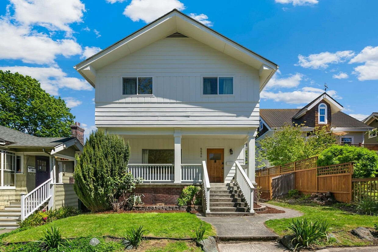 Foto principal - 5646 12th Ave NE