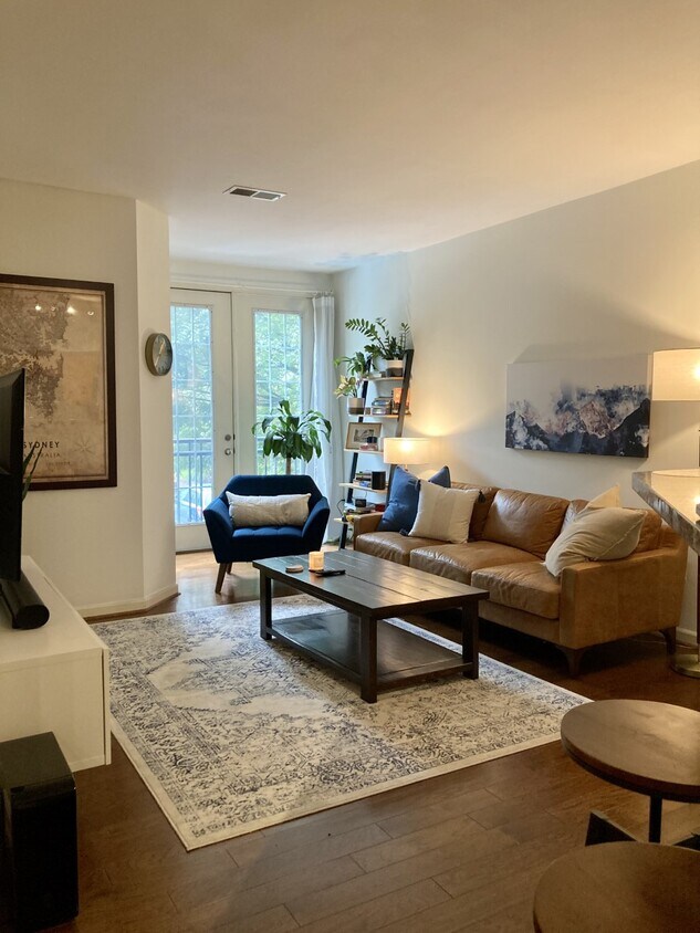 Foto principal - 755 Walker Sq