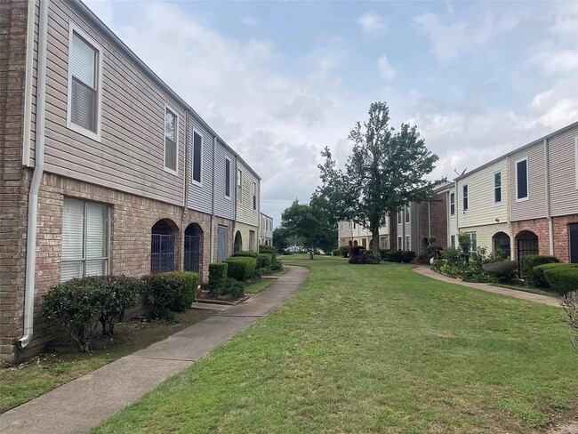 Photo - 9022 Wilcrest Dr Townhome