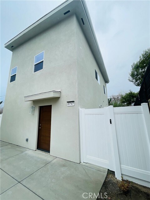 Primary Photo - 6747 Atoll Ave