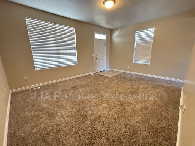 Building Photo - 31 Kintail St