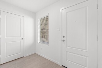 Building Photo - 28714 Bottom Grass Trl