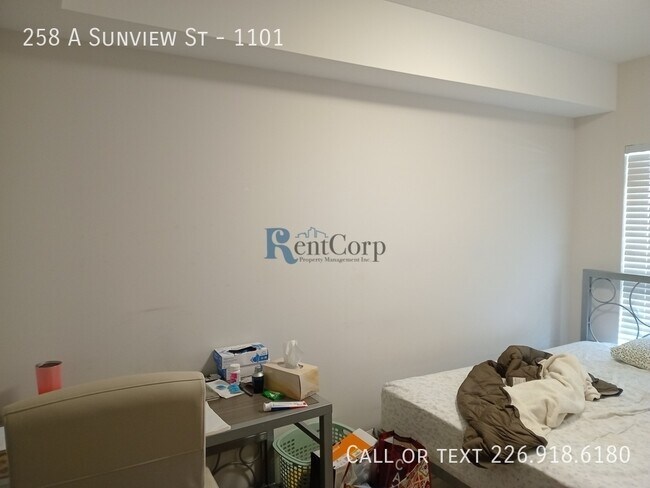 Building Photo - 258 Sunview St
