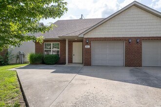 Building Photo - 601-603-603 Glenstone Dr