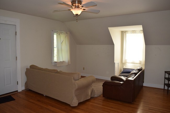 Foto del edificio - 700 W Foster Ave