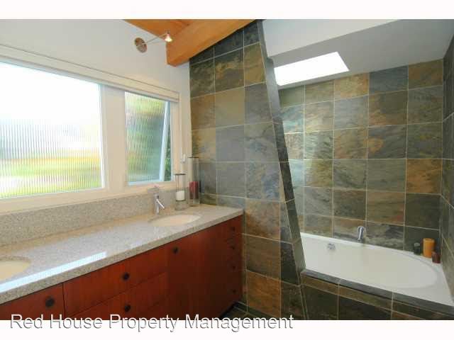 Building Photo - 620 Amphitheatre Dr