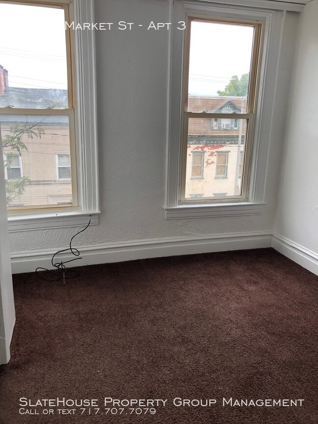 Building Photo - 3rd Fl apartment in East End York!