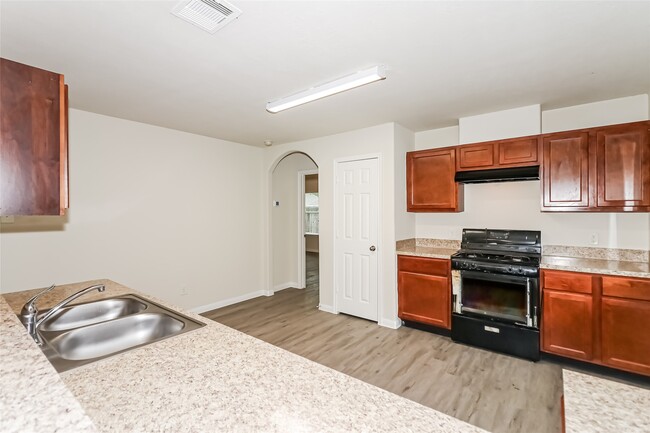 Building Photo - 5542 Latta Plantation Dr