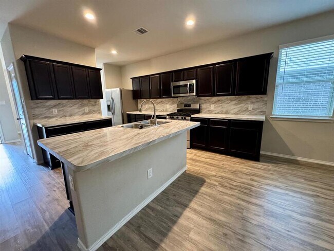 Foto del edificio - 14110 Silver Falls Ct