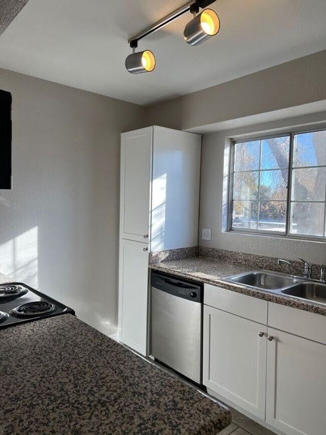 Foto del edificio - Two Bedroom/Two Bathroom Condo