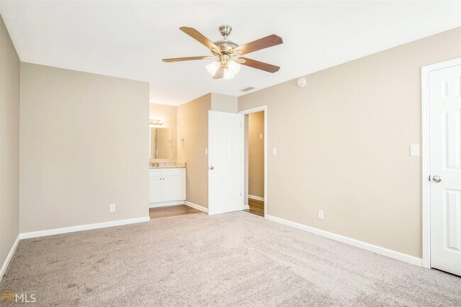 Building Photo - 225 Fireside Way
