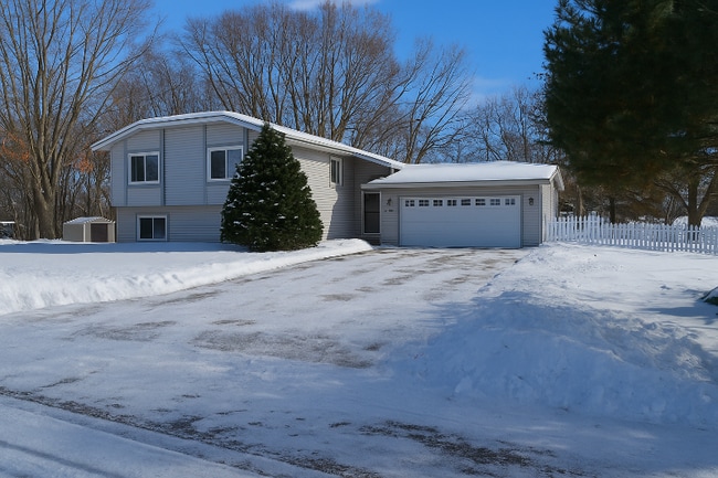 Building Photo - 8621 Darnel Rd