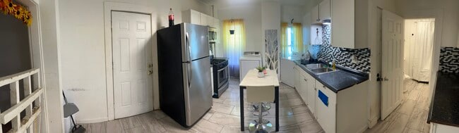 Foto del edificio - 30 Merrick Ave