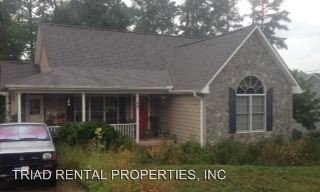 Building Photo - 807 Raintree Ct