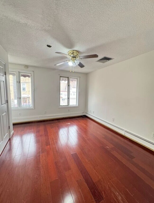Foto del edificio - 5505 Grant Pl