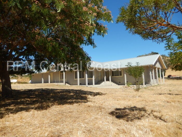 Primary Photo - Lake Living with Privacy and Convenience