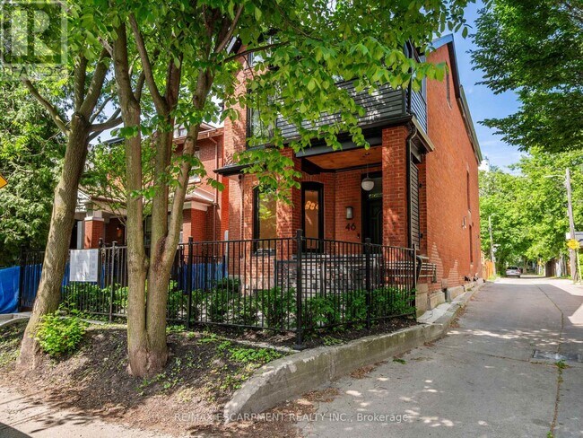 Photo du bâtiment - 46-46 O'Hara Ave