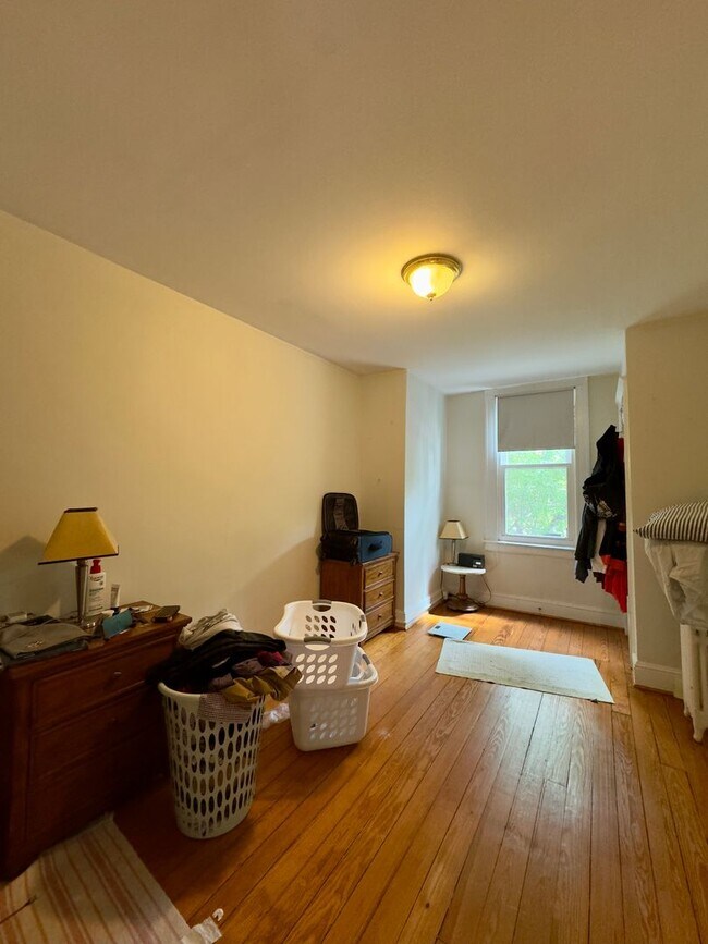 Building Photo - Spacious 3-Bedroom Townhome with Modern Am...