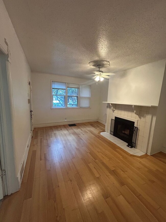 Photo - 2718 N Wilton Ave Apartment