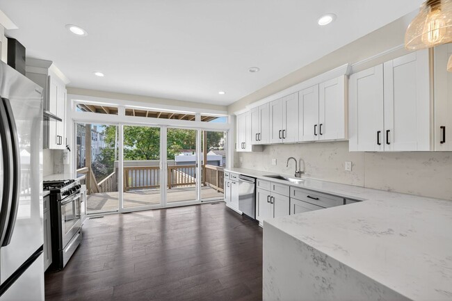 Foto del edificio - Available Now! 3 Bed 3.5 Bed in Brightwood...