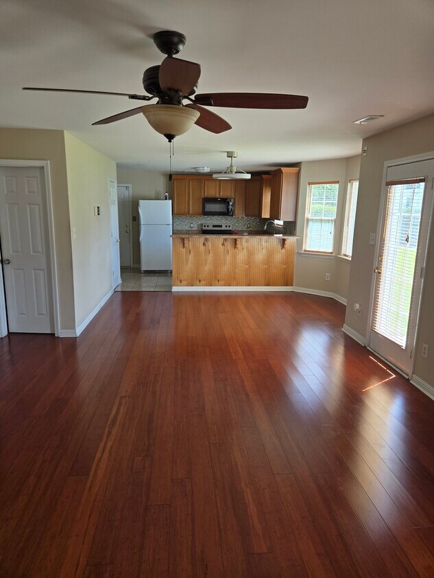 Foto del edificio - 10941 Elm Bend Dr
