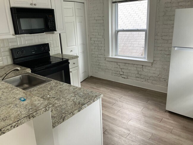 Foto del edificio - 2721 Belleview Ave