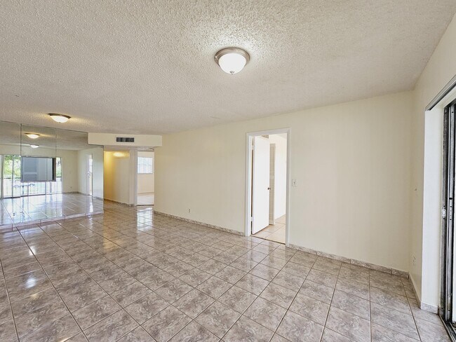 Building Photo - 8060 N Colony Cir