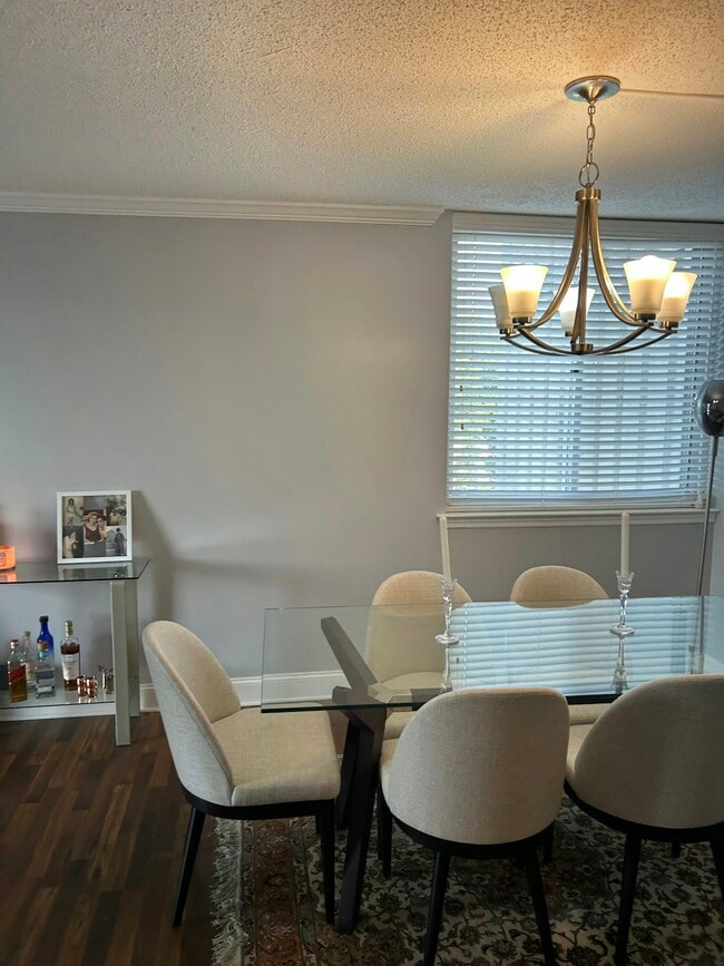 Foto del edificio - 1131 Stringers Ridge Rd