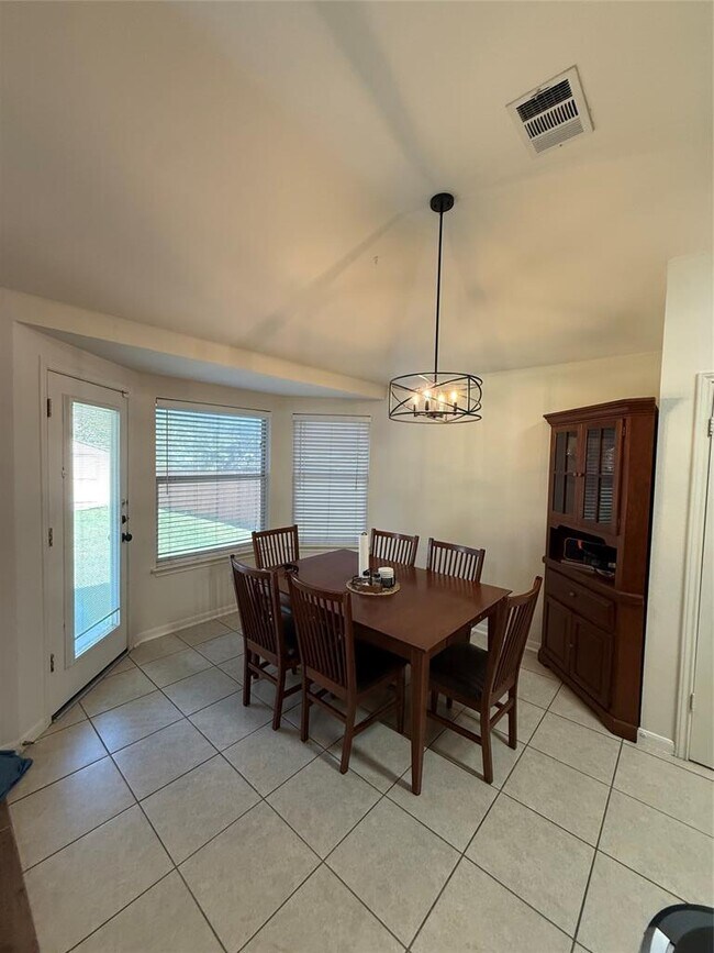 Building Photo - 6007 Lone Star Ct