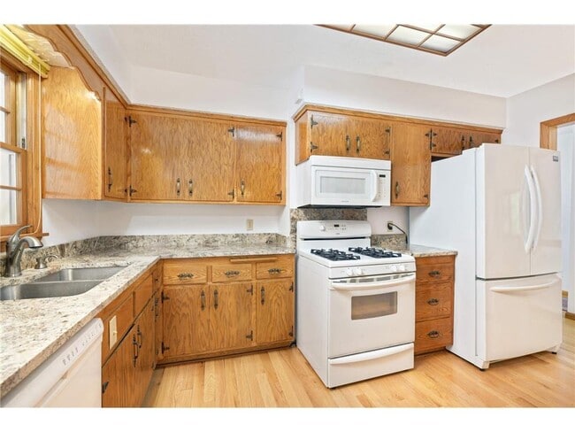 Building Photo - 5867 Central Ave NE