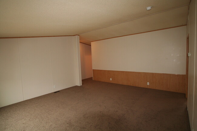 Foto del edificio - 3 Bed 2 Bed Module home in Babcock Vista