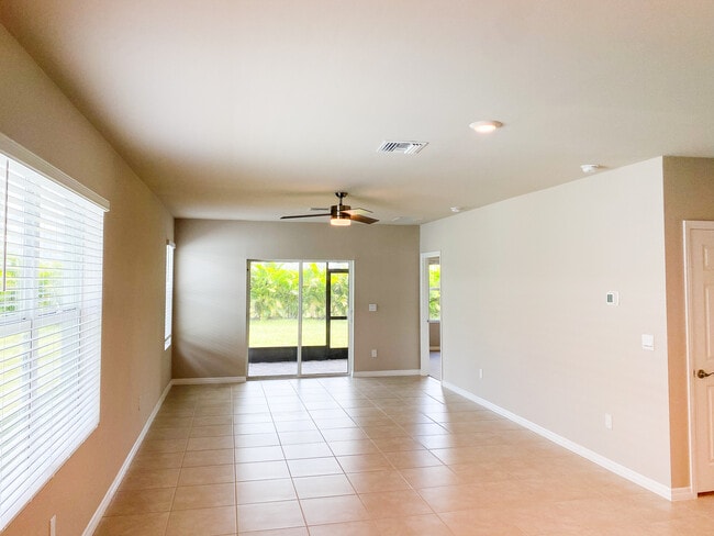 Building Photo - 2864 Coral Cir