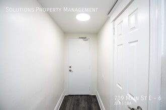 Building Photo - 709 Main St E