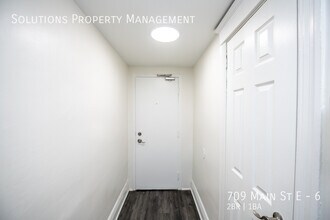 Building Photo - 709 Main St E