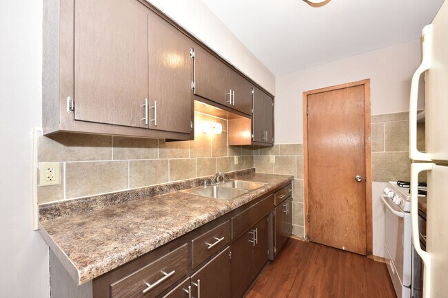 Foto del edificio - 10739 W Hampton Ave