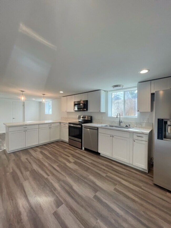 Foto del edificio - Fully Renovated MidTown Duplex with Parking!
