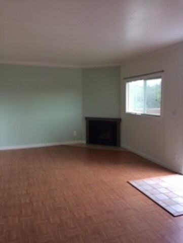 Primary Photo - 900 Teakwood Ct