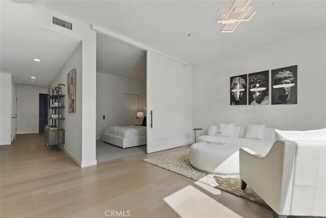 Foto del edificio - 1050 S Grand Ave