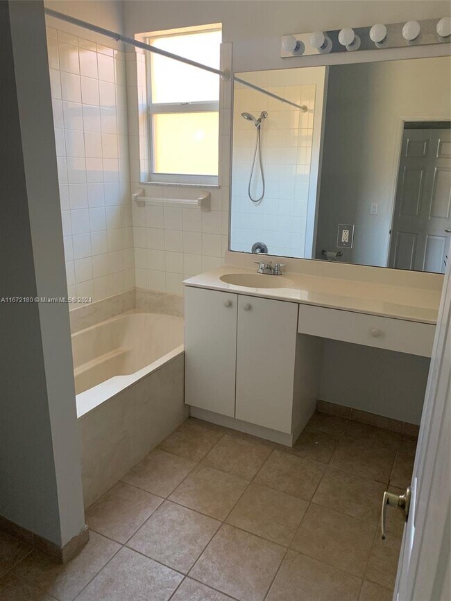 3569 Forest Hill Blvd Unit 114, Palm Springs, FL 33406 Condo for Rent