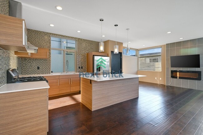 Building Photo - 3 BED & 2.5 BATH SINGLE FAMILY HOUSE FOR RENT