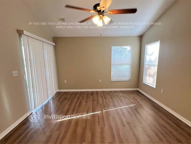 Foto del edificio - 920 49th St Cir E