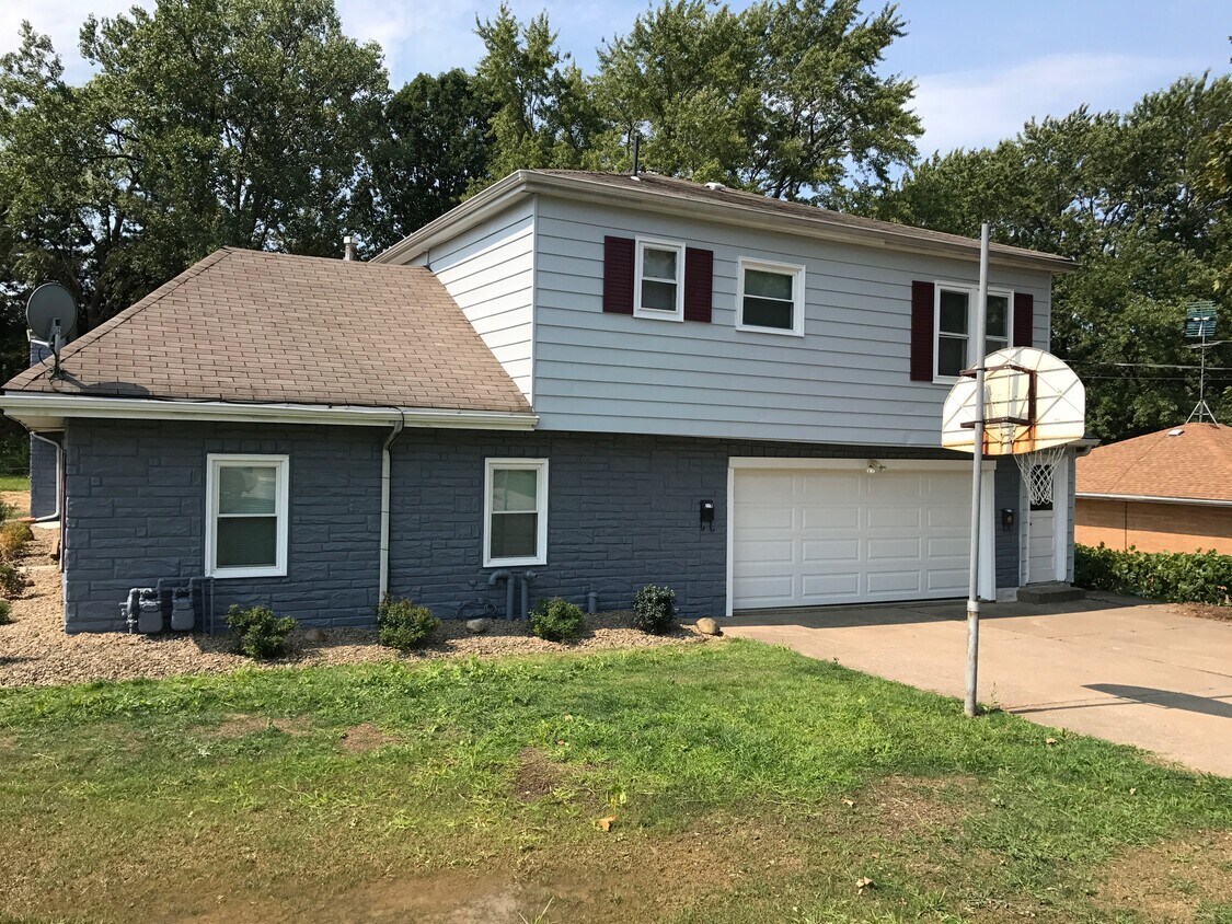 Primary Photo - 2346 W 38th St