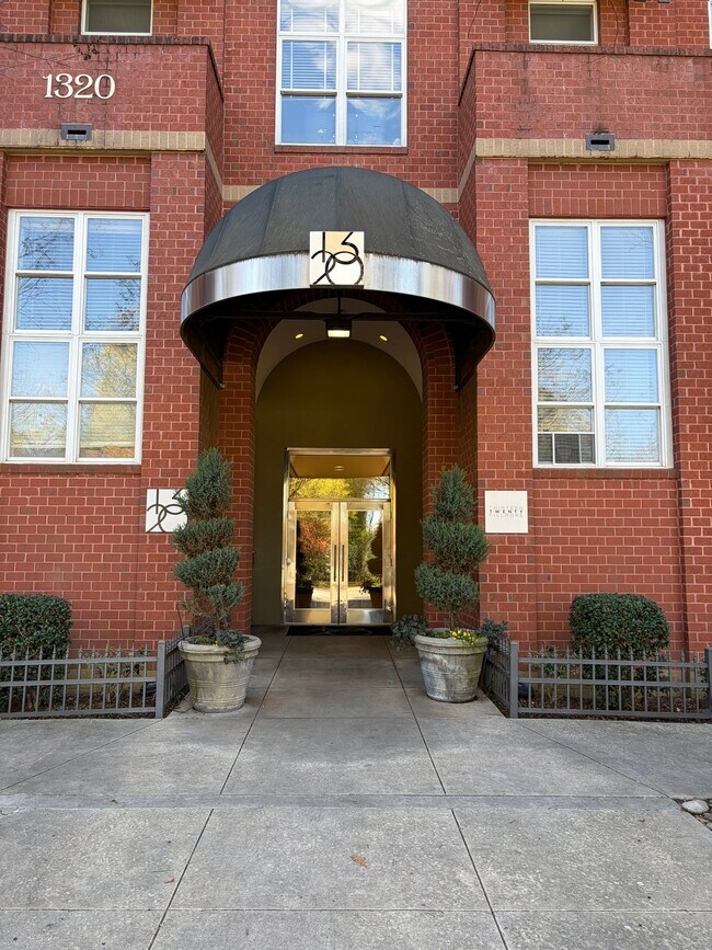 Building Photo - 1320 Fillmore Ave