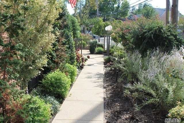 Building Photo - 66-15 69th St