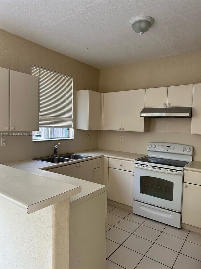 Foto del edificio - 1527 SE 24th Ct