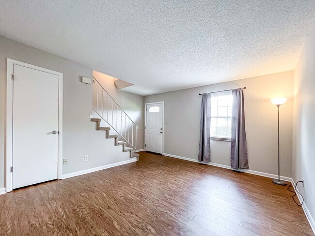 Foto del edificio - Conveniently Located 2-bedroom Townhome